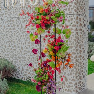 Piedestal cu aranjamente florale exotice