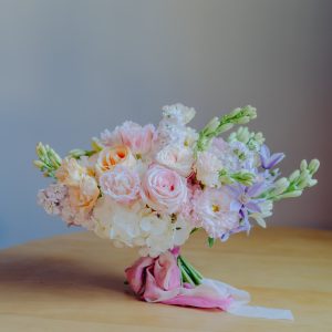 Buchet de mireasă în cromatică caldă, luminoasă