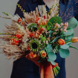 Buchet cu pampas si floarea-soarelui