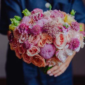 Buchet de mireasă, compact cu mini rose cappuccino