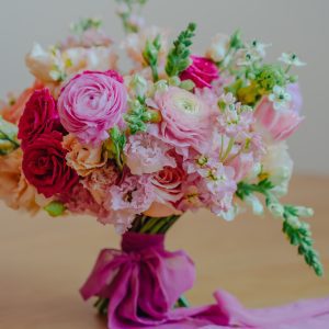 Buchet gardening cu ranunculus și mini rose