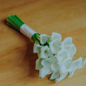 Buchet de mireasă cu cale albe