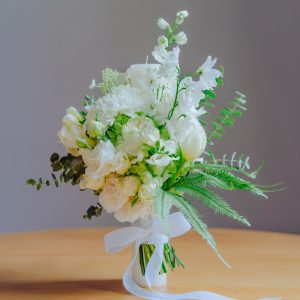 Lumânare pentru botez cu flori albe și ivory