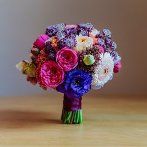 Buchet de mireasă în nuanțe îndrăznețe