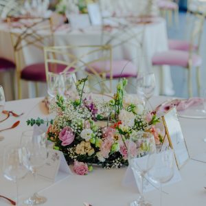 Coroniță florală de masă, în nuanțe pastelate