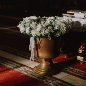Decor floral pentru cristelniță, cu hortensie și gypsophila